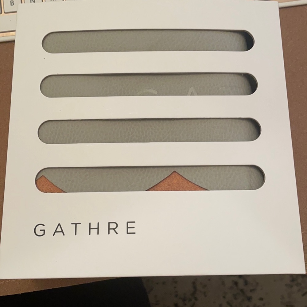 Gathre mini mat brand new in box mist gray scallop